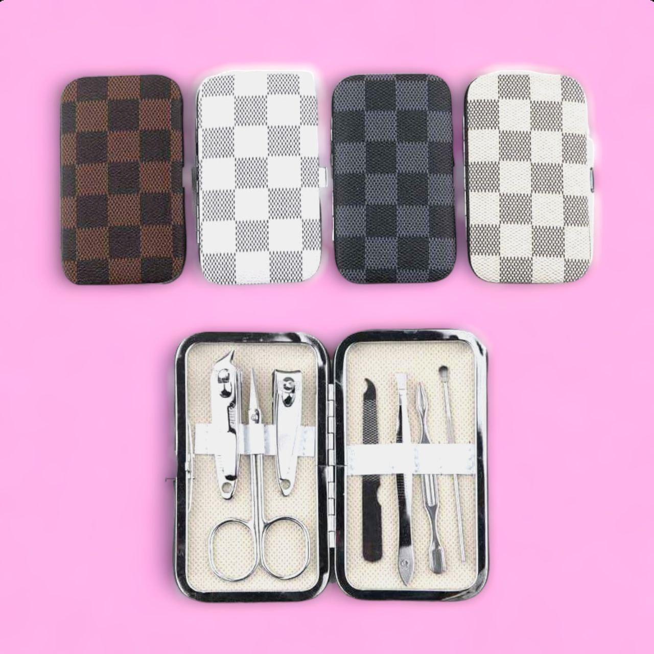 Checkered 7 Pc Nail Set